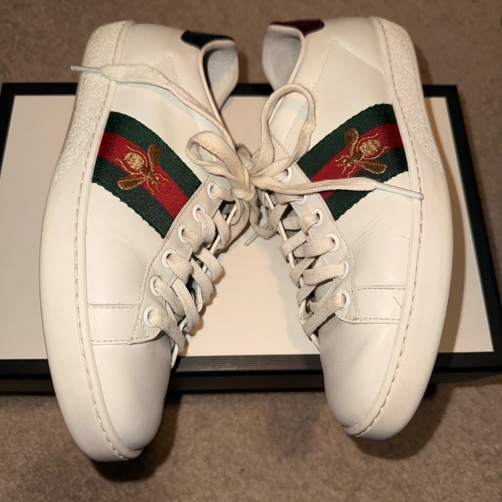 Women's Gucci Ace sneaker with bee